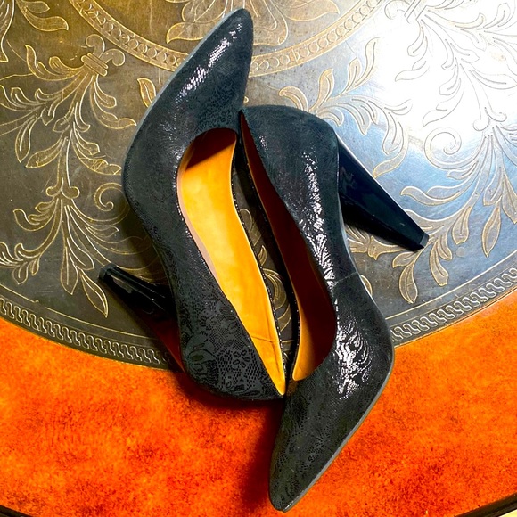 Nichole Black Tapestried Pumps Size 10 - Picture 3 of 11